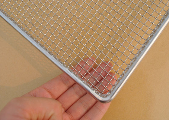 Un buon prezzo. Cesto metallico non tossico dell'acciaio inossidabile con i generi nella cucina in linea