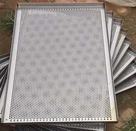 Un buon prezzo. Vano per cavi perforato del cesto metallico del metallo, strato di cottura dell'acciaio inossidabile per la trasformazione dei prodotti alimentari in linea