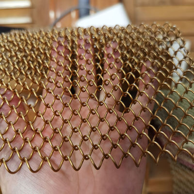 Un buon prezzo. Tessuto a maglia metallica a catena in alluminio leggero per divisori di ambienti, divisori di spazi, soffitti, tende metalliche decorative in linea