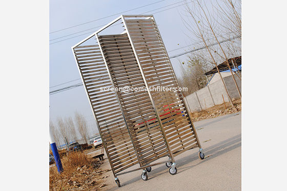 Un buon prezzo. Ss201 304 1.5mm Tray Rack Trolley With Casters in linea