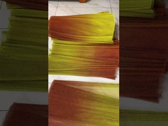 Tenda a spirale in rete metallica a catena di alluminio a doppio tono personalizzata per soffitto per hotel o ristorante