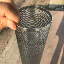 Un buon prezzo. Cartuccia perforata del tubo filtrante del setaccio a maglie/filtro cilindrico dalla maglia metallica in linea