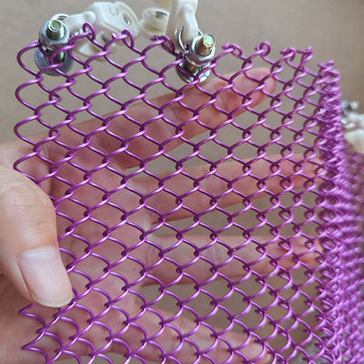 Un buon prezzo. Tela a maglia di alluminio per soffitti e pareti divisorie in linea