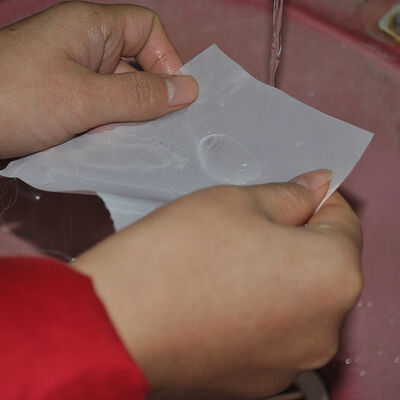 Un buon prezzo. Tessuto filtrante a rete in poliestere da 120 micron con trattamento impermeabile in linea